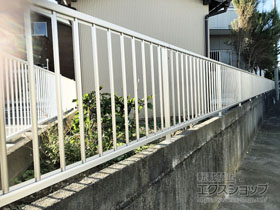 のフェンス・柵 ミエッタフェンス 防犯たて格子タイプ　自由柱施工 施工例