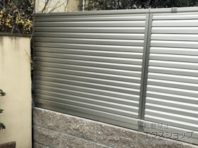 のフェンス・柵 ミエーネフェンス 目隠しルーバータイプ 自由柱施工 施工例