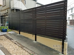 のフェンス・柵 シャトレナ 1型 フリー支柱タイプ 多段支柱（パネル2段） 施工例