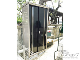 の物置・屋外倉庫 ナイソーシスター　900×580×1903（KMW-096E-P） KMW-096E-P 施工例