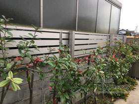 のフェンス・柵 シンプレオフェンスSY1型 横スリット 間仕切柱仕様 施工例