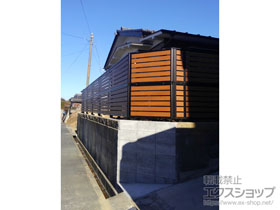 のフェンス・柵 モクアルフェンス 横板タイプ 2段支柱 自立建て用（パネル2段 施工例