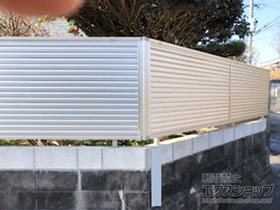 のフェンス・柵 ミエーネフェンス 目隠しルーバータイプ 自由柱施工 施工例