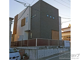 フェンス ルシアスフェンスF04型 横板 木目カラー 自由柱施工 施工例