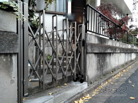 のカーゲート トリップゲート RA型 ノンレール 片開き 16S 施工例