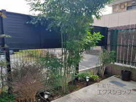 のフェンス・柵 モクアルフェンス 目隠しタイプ 2段支柱 自立建て用（パネル1段） 施工例