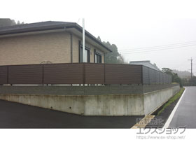 のフェンス・柵 ミエーネフェンス 目隠しルーバータイプ 自由柱施工 施工例