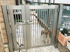 の門扉 シンプレオ門扉10型 たて粗格子 両開き親子 門柱使用 施工例