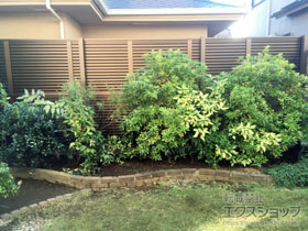 のフェンス・柵 ミエーネフェンス 目隠しルーバータイプ 2段支柱 自立建て用（パネル2段） 施工例