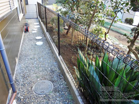 のフェンス・柵 メッシュフェンスM0 間仕切柱 施工例