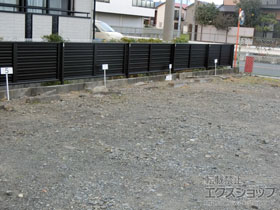 フェンス ミエーネフェンス 目隠しルーバータイプ 自由柱施工 施工例