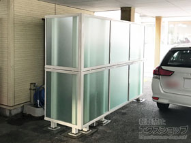 のフェンス・柵 シンプレオフェンスP1型 目隠しポリカパネル 2段支柱 自立建て用　(パネル2段) 施工例