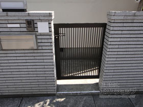 の門扉 プレスタ門扉 2型 細たて桟 片開き 柱使用 施工例
