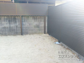 のフェンス・柵 ミエーネフェンス 目隠しルーバータイプ 2段支柱 自立建て用（パネル1段） 施工例