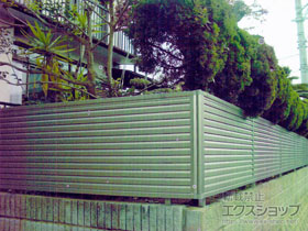 のフェンス・柵 ミエーネフェンス 目隠しルーバータイプ 自由柱施工 施工例