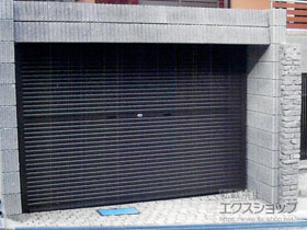 のガレージシャッター ガレージシャッタークワトロ 手動式 外部付タイプ 施工例