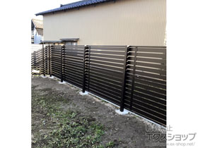 のフェンス・柵 モクアルフェンス 横板タイプ 2段支柱 自立建て用（パネル2段） 施工例