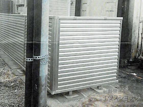 のフェンス・柵 ミエーネフェンス 目隠しルーバータイプ 自由柱施工 施工例