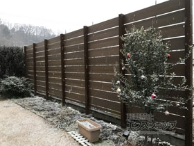 のフェンス・柵 プラドフェンス ジョイントあり仕様 板10段 隙間10mm 施工例