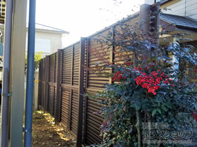 のフェンス・柵 ミエーネフェンス 目隠しルーバータイプ 2段支柱 自立建て用(パネル2段) 施工例