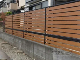 Value Selectのフェンス・柵・塀 モクアルフェンス 横板タイプ 2段支柱 自立建て用（パネル2段） 施工例