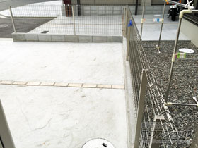 のフェンス・柵 イーネットフェンス1F型〈水平地用〉 自由柱タイプ 施工例