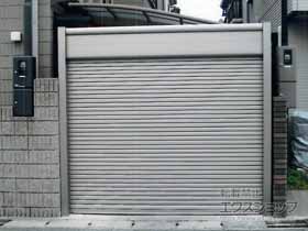 のガレージシャッター シャッターゲート 2型 アルミスラット(目隠し) 電動式 施工例