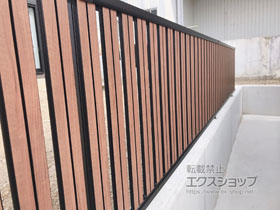 のフェンス・柵 ルシアスフェンスF03型 たて半目隠し 木調カラー 自由柱施工 施工例