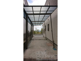 のカーポート フーゴF (フラットスタイル) 縦連棟 木調色 積雪〜20cm対応 施工例