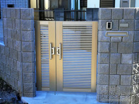 の門扉 【特注】ライシス門扉 1型 細横桟 両開き親子 柱使用 施工例