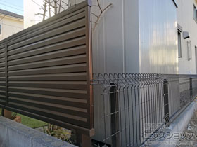 のフェンス・柵 ミエーネフェンス 目隠しルーバータイプ 自由柱施工 施工例