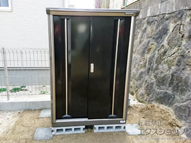 の物置・屋外倉庫 ナイソーシスター　900×580×1303 KMW-096C 施工例