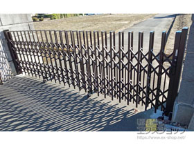 のカーゲート トリップゲート ペットガード型 ノンレール 片開き 施工例