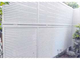 のフェンス・柵 ライシスフェンス5型 横目隠し アルミ多段柱　フリーポールタイプ 施工例