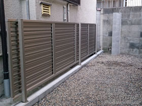 のフェンス・柵 ミエーネフェンス 目隠しルーバータイプ　自由柱施工 施工例