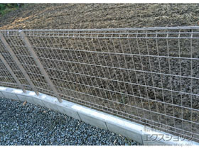 のフェンス・柵 ハイグリッドフェンスUF8型 フリーポールタイプ 施工例
