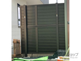 のフェンス・柵 ミエーネフェンス 目隠しルーバータイプ 2段支柱 自立建て用（パネル2段） 施工例