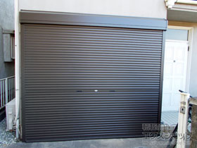 のガレージシャッター ガレージシャッタークワトロ 手動式 外部付タイプ 施工例