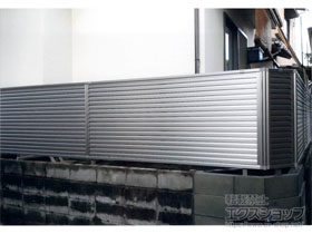 のフェンス・柵 ミエーネフェンス 目隠しルーバータイプ 自由柱施工 施工例