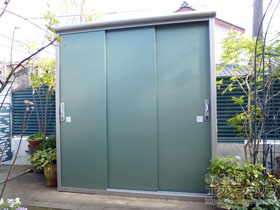 の物置・屋外倉庫 エスモ 一般型 1797×900×1959（ESE-1809A） ESE-1809A-EG 施工例