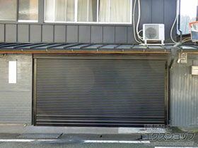 のガレージシャッター ガレージシャッタークワトロ 電動式 外部付タイプ 施工例