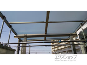 のバルコニー・ベランダ屋根 ヴェクターテラス F型 屋根タイプ 単体 積雪〜20cm対応＋ ヴェクターテラス 吊り下げ式 固定物干し 標準 2本入×1セット 施工例