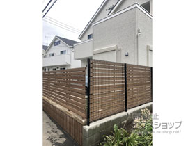 のフェンス・柵 フェンスAA YS3型 横スリット 板張り 木調カラー 自由柱施工〈A〉 施工例