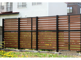 のフェンス・柵 モクアルフェンス 横板タイプ 2段支柱 自立建て用 施工例