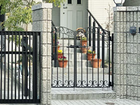 の門扉 ラフィーネ門扉4型 両開き 柱使用 施工例