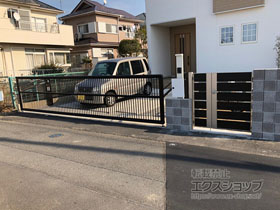 のカーゲート ルシアスアップゲートワイド 2型 たて格子 手動 施工例