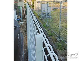 のフェンス・柵 ハイグリッドフェンスN8型 フリーポールタイプ 施工例