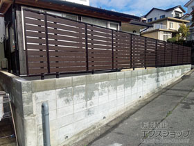 のフェンス・柵 ルシアスフェンスF04型 横板 複合カラー 自由柱施工 施工例
