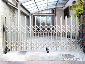 のカーゲート トリップゲート ペットガード型 ノンレール 片開き 30S 施工例