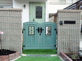 の門扉 ボレロ2型 両開き　角門柱使用 施工例